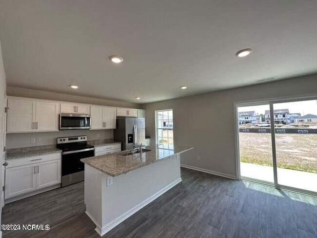 Building Photo - 3221 Carr Dr