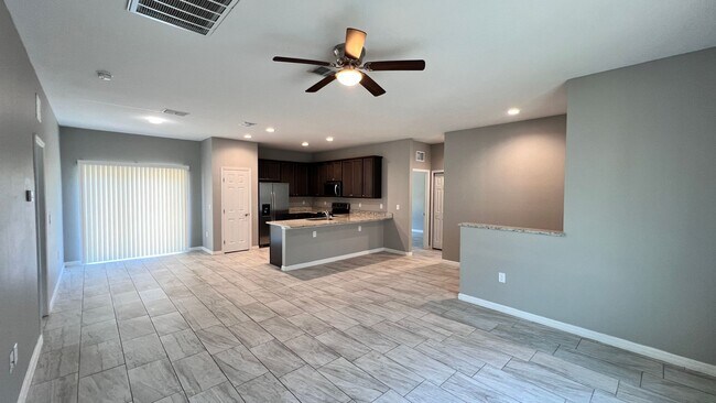 Building Photo - Stunning 3 Bedroom, 2 Bathroom Home in Pal...