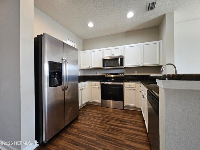Foto del edificio - 2334 Sunset Bluff Dr