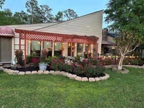 Building Photo - 728 Hogan Dr