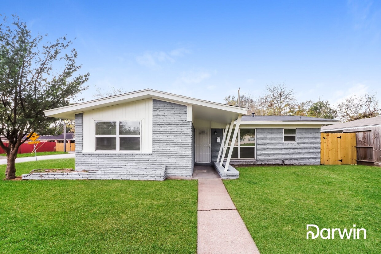 Primary Photo - 2903 Almeda Plaza Dr