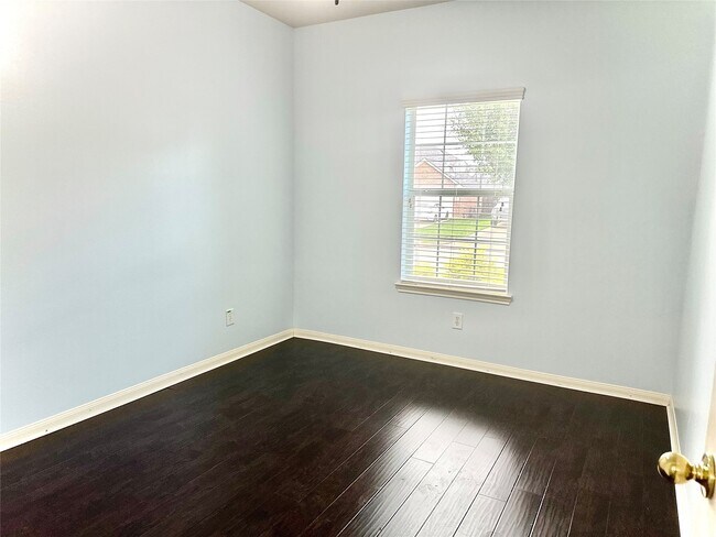 Foto del edificio - 15915 Wilmington Park Ln