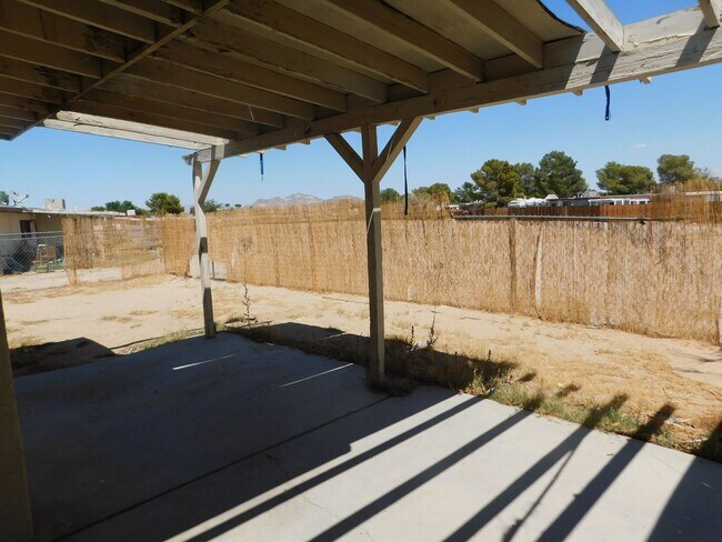 Foto del edificio - Newly updated 3bd 1 ba. New flooring