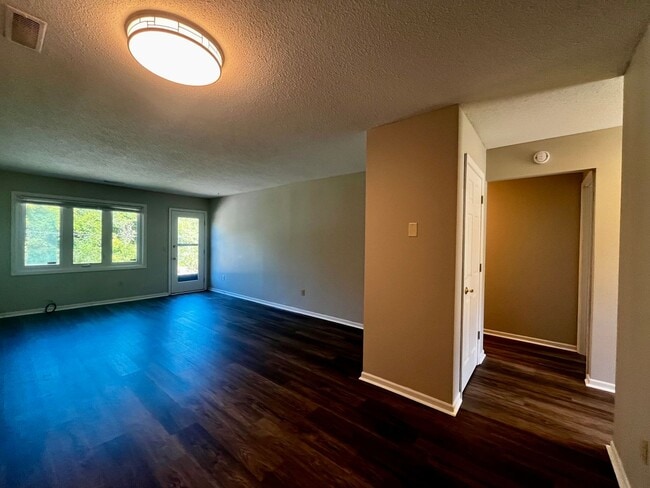 Foto del edificio - Duplex for Rent by Capital Property Manage...