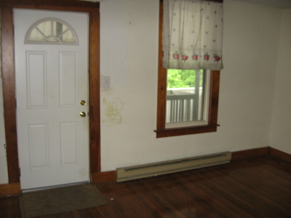 Primary Photo - 166 North St