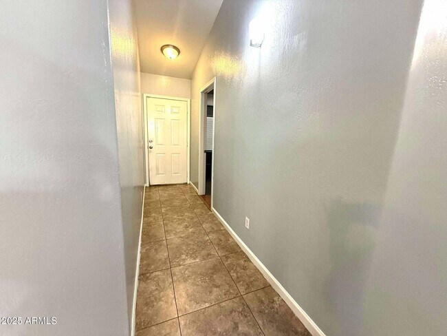 Foto del edificio - 8520 W Palm Ln