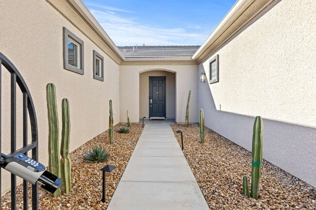 Foto del edificio - "Charming 3-Bed Haven with 2 Full Baths on La Boutique St, Henderson!"