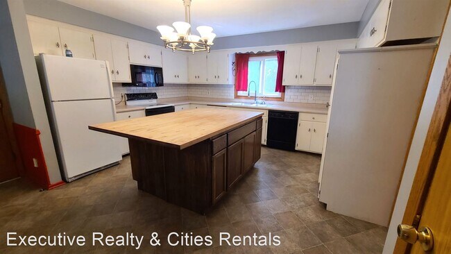 Building Photo - 4 br, 2.5 bath House - 13509 Colfax Ave S