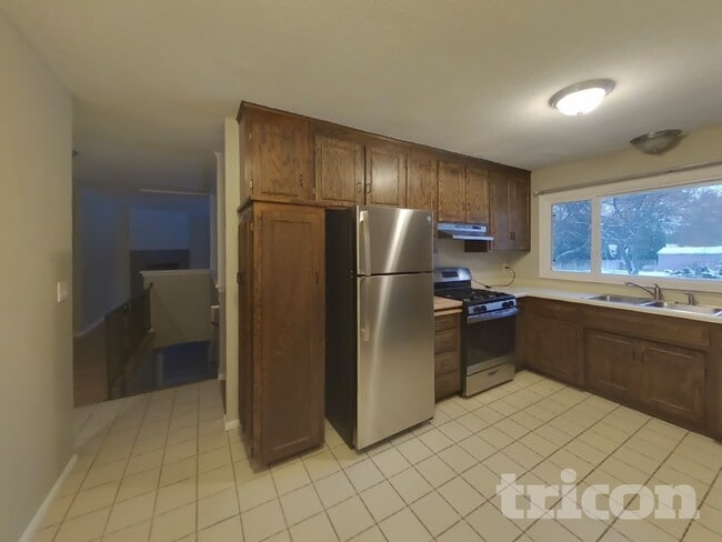 Building Photo - 3820 Union Terrace Ln N