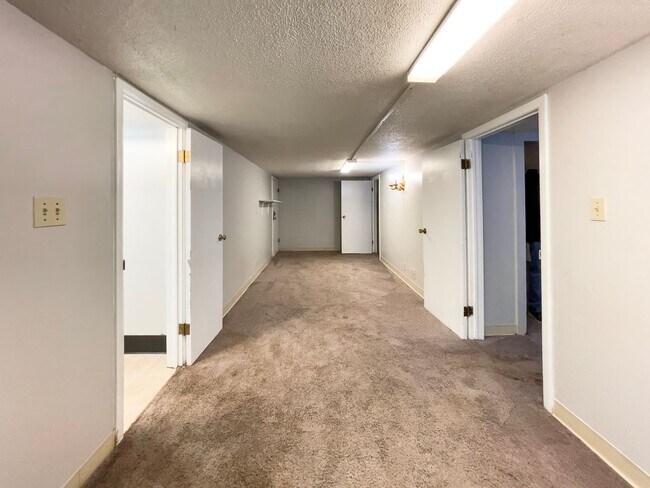 Foto del edificio - Short walk to Ball State!