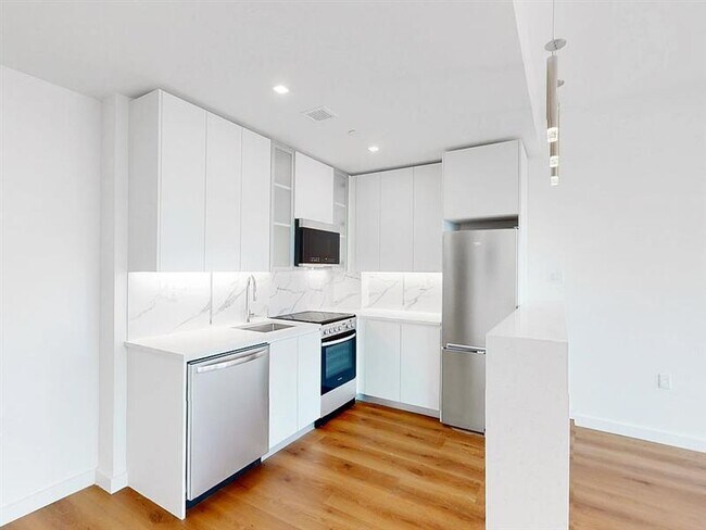 Building Photo - Brooklyn beautiful home