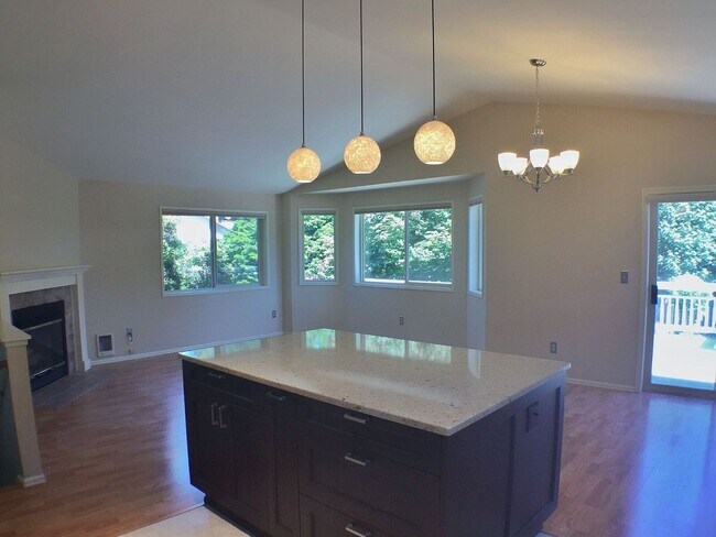 Building Photo - Beautiful Home for Lease near Northgate $5...
