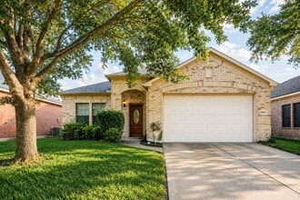 Building Photo - 24314 Courtland Oaks St