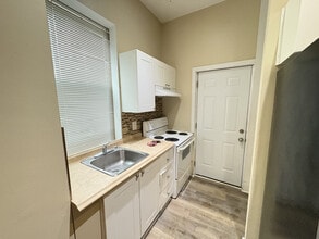 Building Photo - 273 King William St