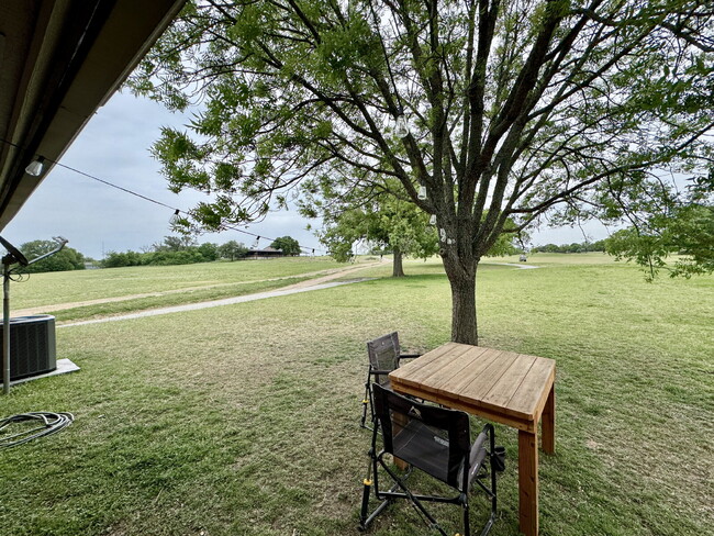 Building Photo - 2 bedroom 1 bath, excellent neighborhood o...