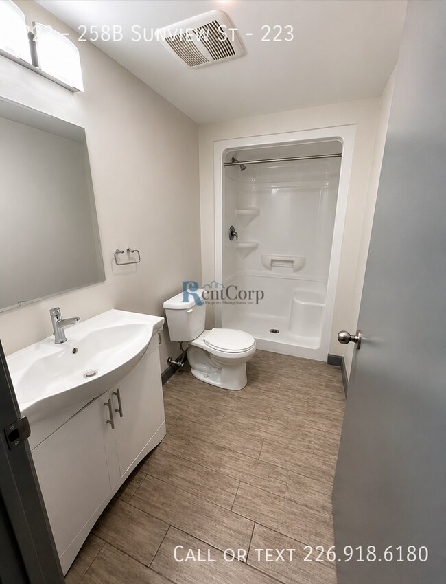 Photo du bâtiment - 258B-258B Sunview St