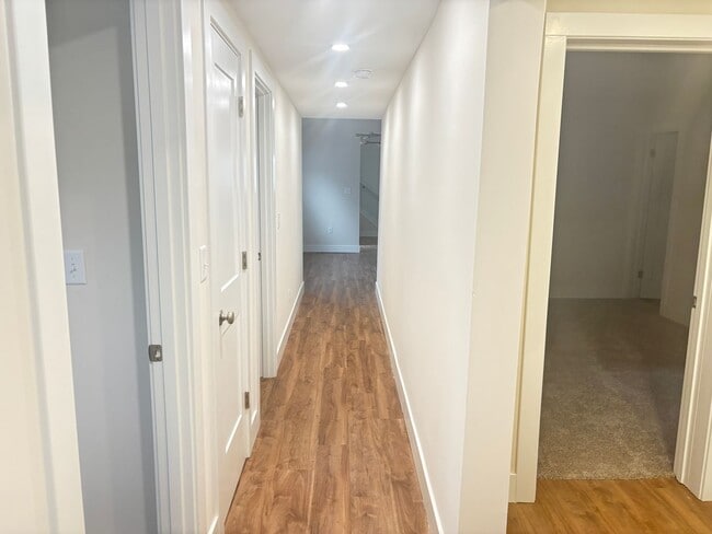 Foto del edificio - Newly Remodeled 4 Bedroom by Electric Works