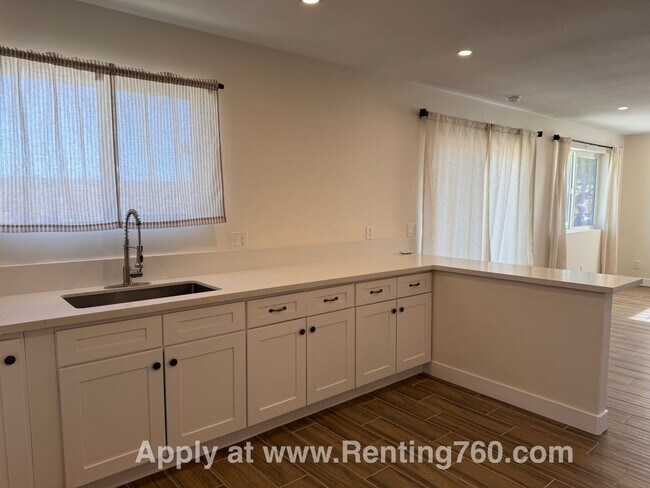 Foto del edificio - 2 Updated Homes on 1 Property!