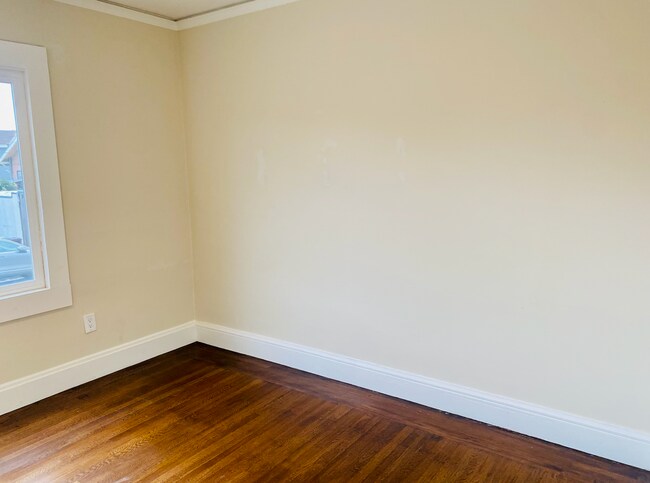 Beroom - 886 43rd St