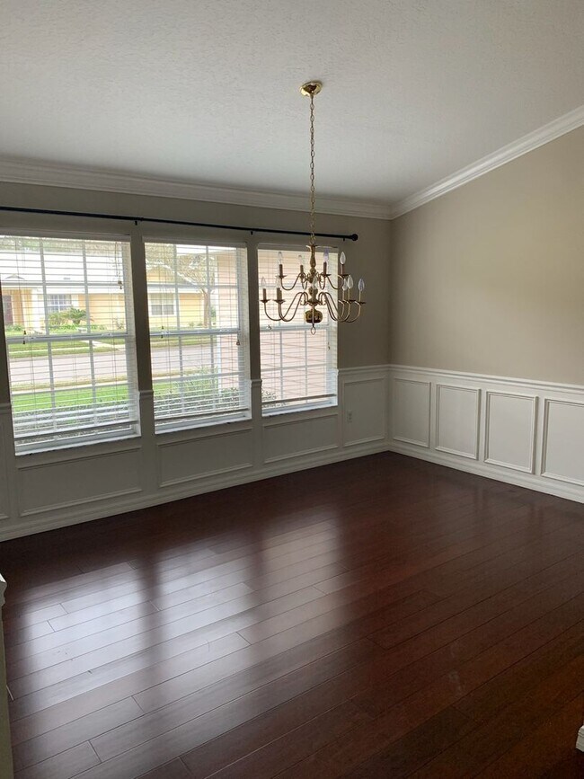 Building Photo - 4 Bedroom, 2 Bath Pool Home in Union Squar...