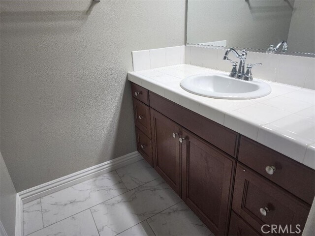 Foto del edificio - 25608 Red Hawk Rd