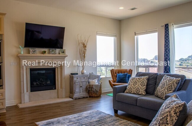 Building Photo - AVAILABLE JUNE - Pismo Beach Home in The T...