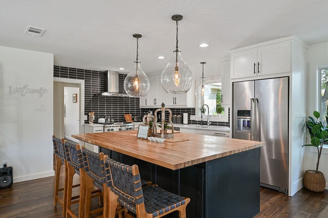 Building Photo - 8495 Turkey Creek Rd