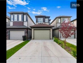 Building Photo - 2731 Collins Cres SW