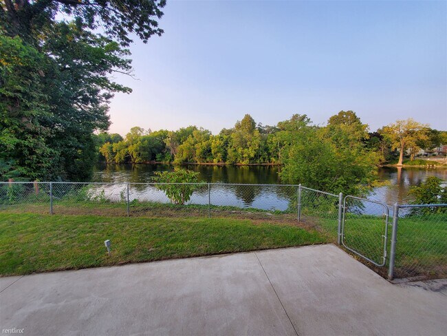 Foto del edificio - 4 br, 2 bath House - 2432 River Ave