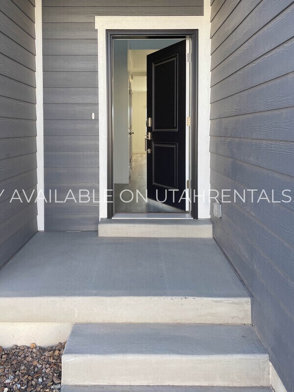 Foto del edificio - 1605 W Charmer Ln