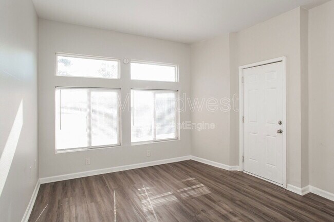 Foto del edificio - 3014 W 10th St