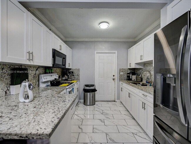 Foto del edificio - 350 E 13th St