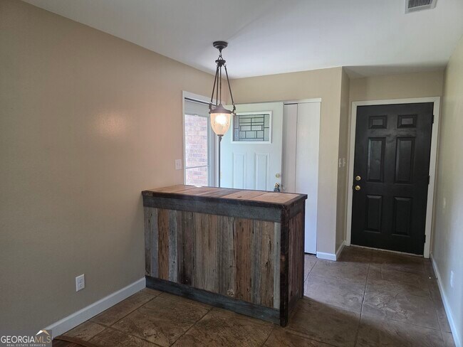 Foto del edificio - 310 W 5th St