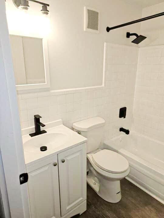 Photo - 5856 Highview Dr Apartment