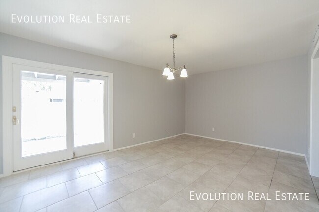 Building Photo - 2521 S Kachina Cir