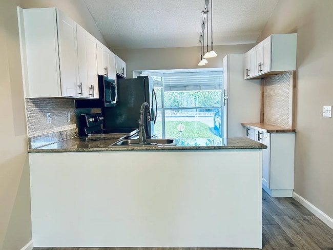 Building Photo - 11036 SE Sea Pines Cir