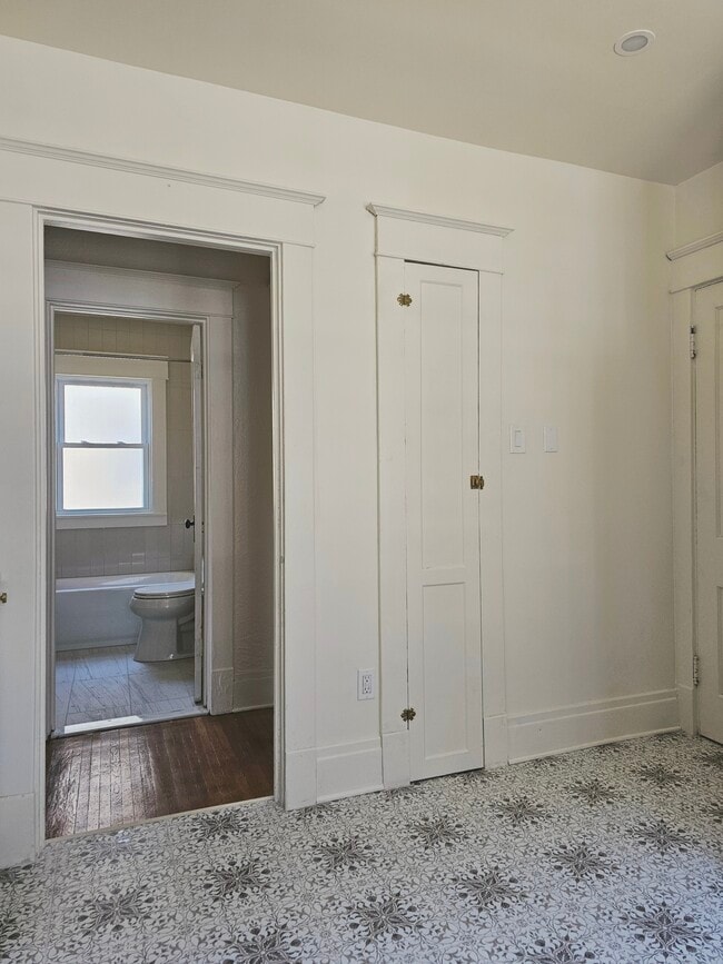 Building Photo - 148 Nassau Ave