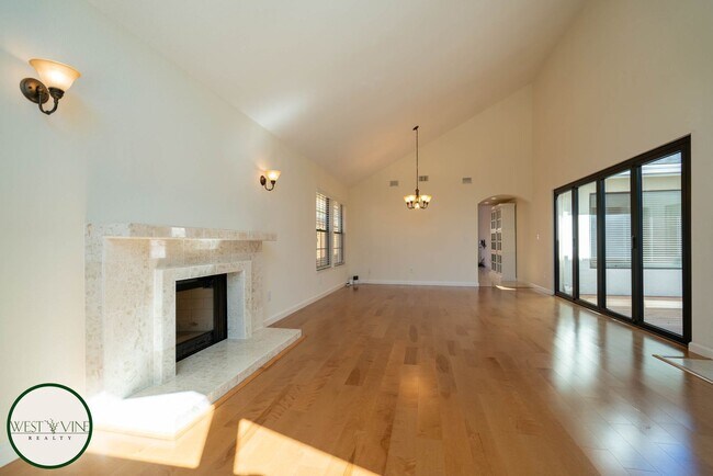 Building Photo - Chic 4 Bedroom, 2.5 Bath Single-Story Home