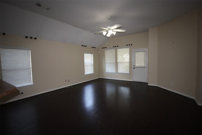 Foto del edificio - 7038 Cornflower Ln