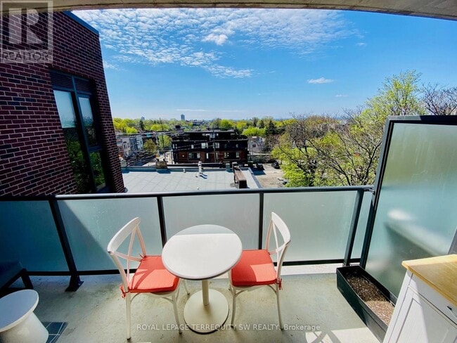 Building Photo - 430-430 Roncesvalles Ave