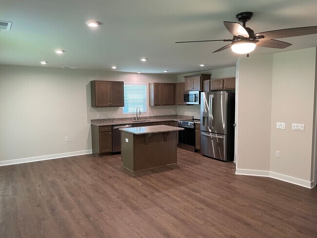 Building Photo - 3 Bedroom 2 Bathroom House In Hickman's Crossing
