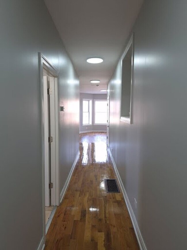 Foto del edificio - 3 Bedroom Unit Available