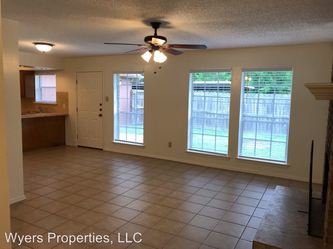 Foto principal - 2106 Oak Hollow St