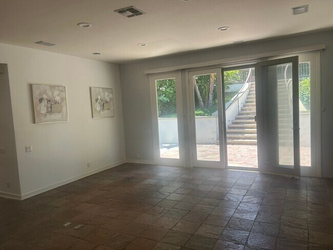 Foto del edificio - 10321 Rochester Ave