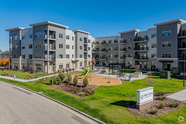 Building Photo - The Flats at Bishop's Woods