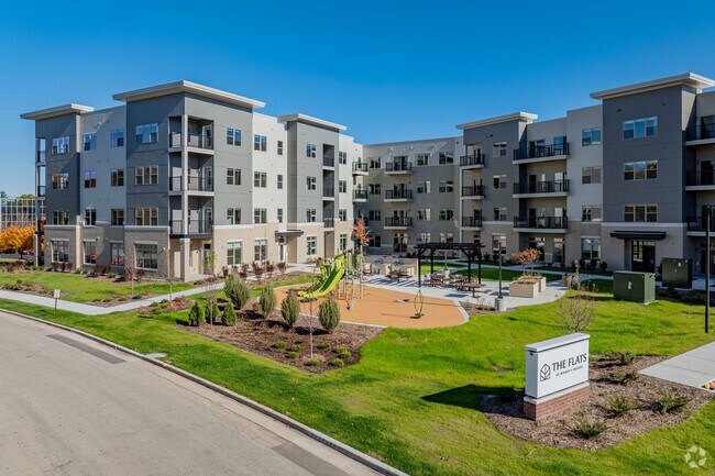 Building Photo - The Flats at Bishop's Woods