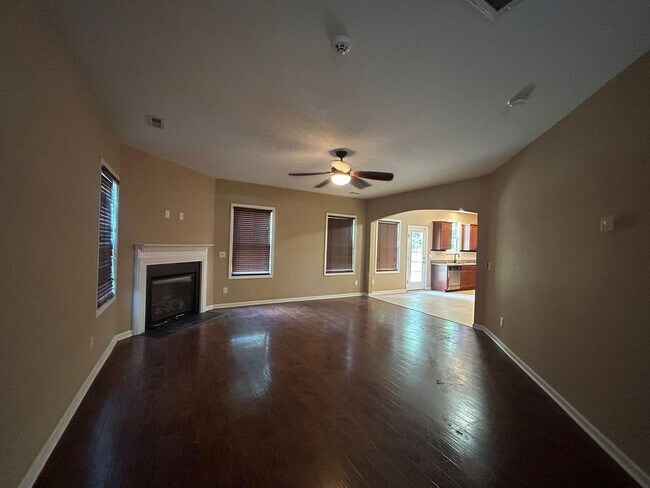 Building Photo - 1204 Peppermint Ct