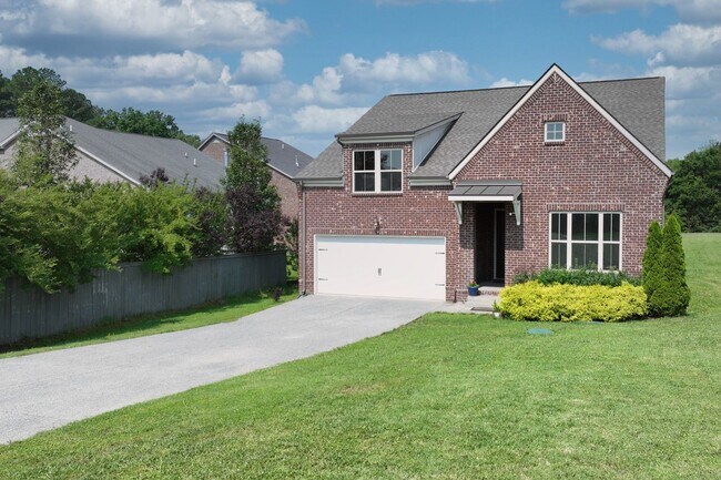 Foto del edificio - **2019-BUILT EXECUTIVE HOME IN A CUL-DE-SA...