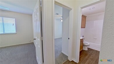 Building Photo - 905 Lantana Dr
