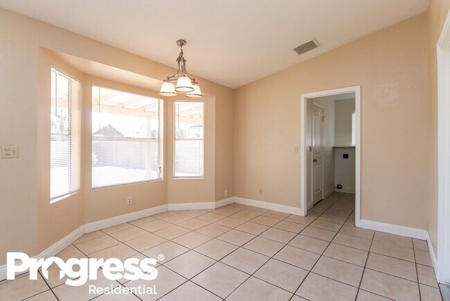 Building Photo - 1227 N Elm Ct